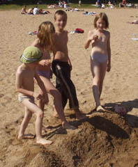 La belle  plage de sable  fin  permet  tous les jeux...
