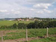 Nous rejoignons le chemin de randonne, non loin du cimetire, avec une vue sur le beau village de Lay...