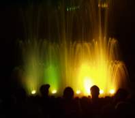 Trs bon spectacle de fontaines, en belle musique...
