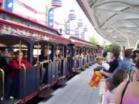 Tour du parc avec le 'Disneyland Railroad'