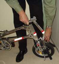 Le guidon se retrouve pli sur la roue avant